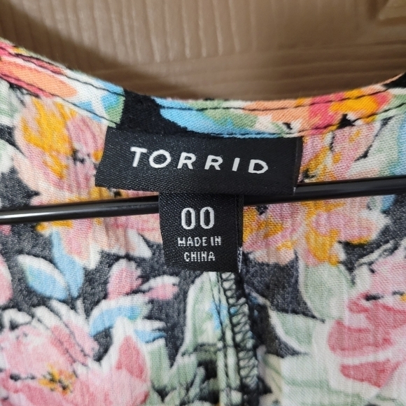 ❤️TORRID Floral Crinkle Gauze 3/4 sleeve high low tunic top - Picture 8 of 11